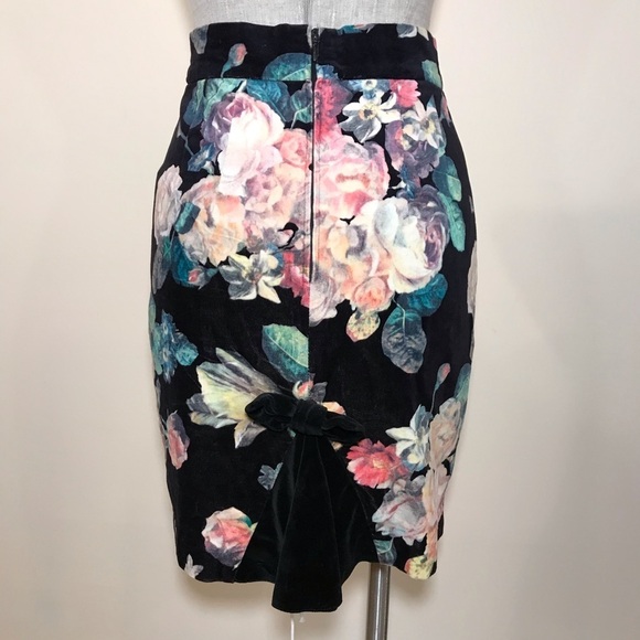 Vera Mont Black Velvet Floral Print Pencil Skirt - Picture 2 of 8